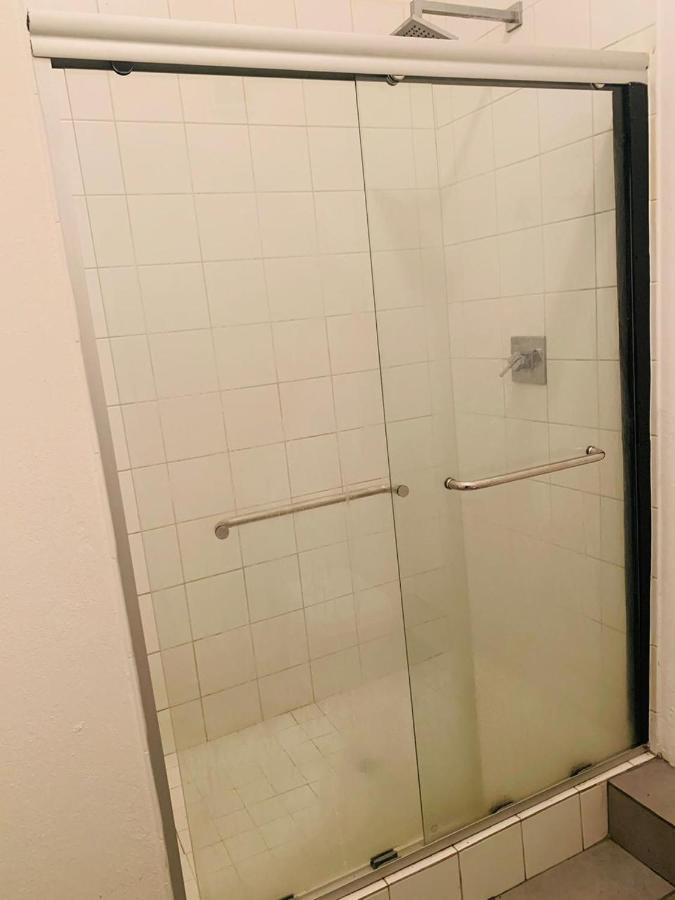 Stunning Maboneng Precinct Studio Apartment At 12 Decades Building โจฮันเนสเบิร์ก ภายนอก รูปภาพ