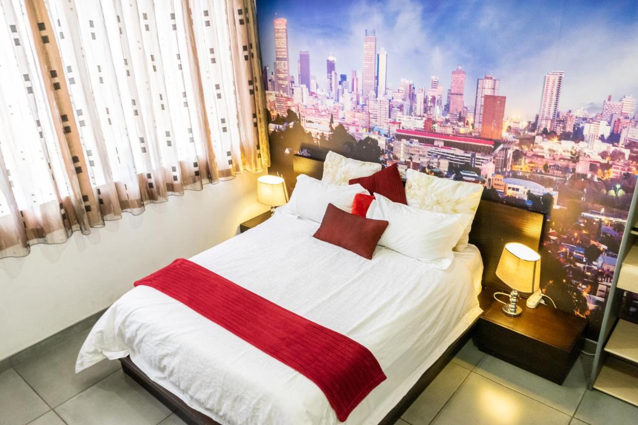 Stunning Maboneng Precinct Studio Apartment At 12 Decades Building โจฮันเนสเบิร์ก ภายนอก รูปภาพ
