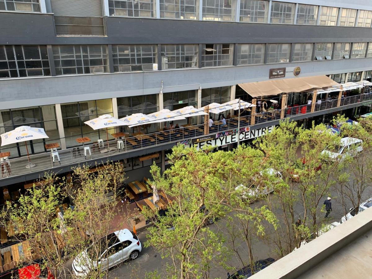 Stunning Maboneng Precinct Studio Apartment At 12 Decades Building โจฮันเนสเบิร์ก ภายนอก รูปภาพ