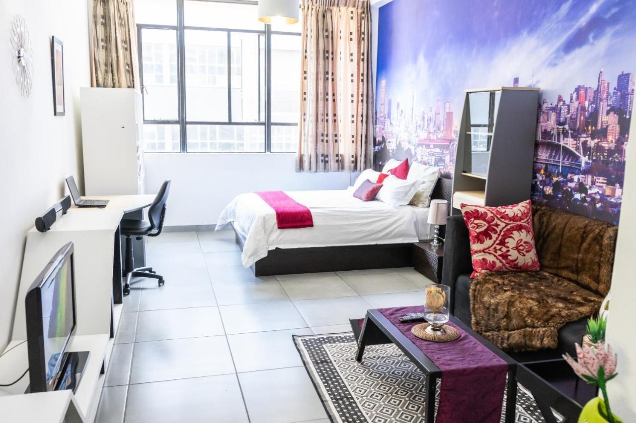 Stunning Maboneng Precinct Studio Apartment At 12 Decades Building โจฮันเนสเบิร์ก ภายนอก รูปภาพ