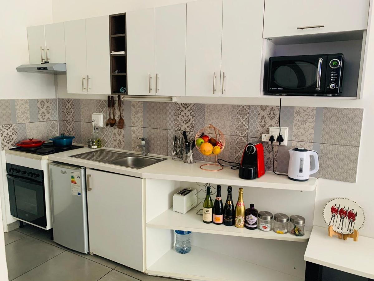 Stunning Maboneng Precinct Studio Apartment At 12 Decades Building โจฮันเนสเบิร์ก ภายนอก รูปภาพ